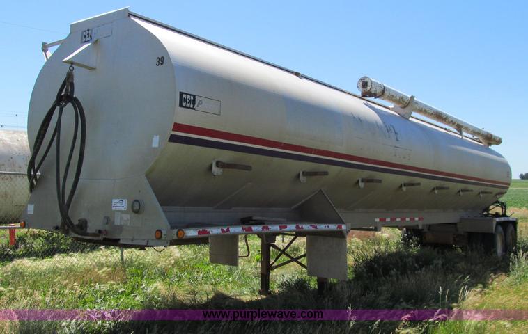 image for item A8330 1998 CEI Pacer tandem axle feed trailer
