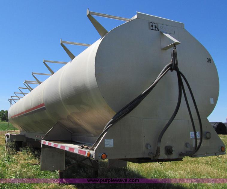 image for item A8330 1998 CEI Pacer tandem axle feed trailer