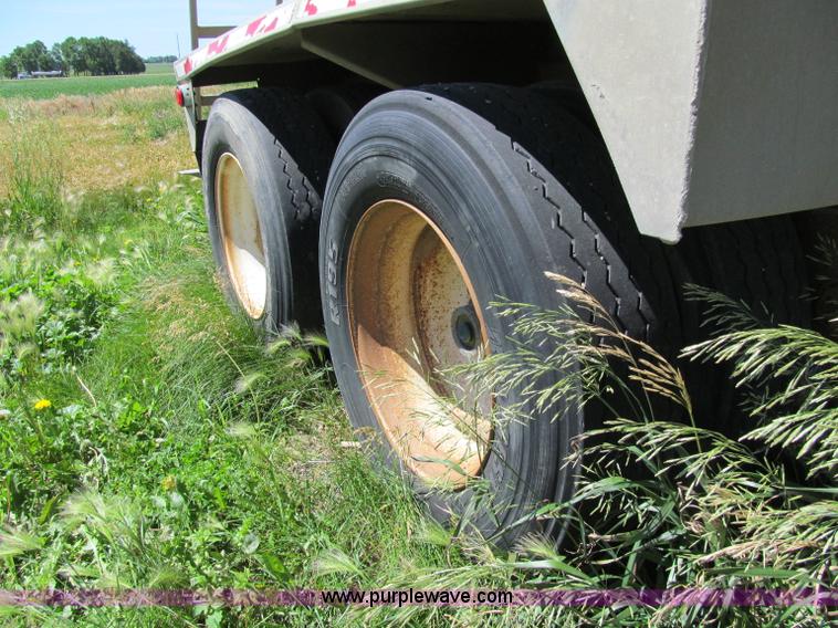 image for item A8330 1998 CEI Pacer tandem axle feed trailer