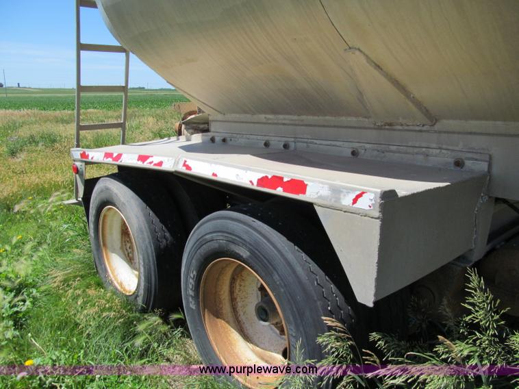 image for item A8330 1998 CEI Pacer tandem axle feed trailer
