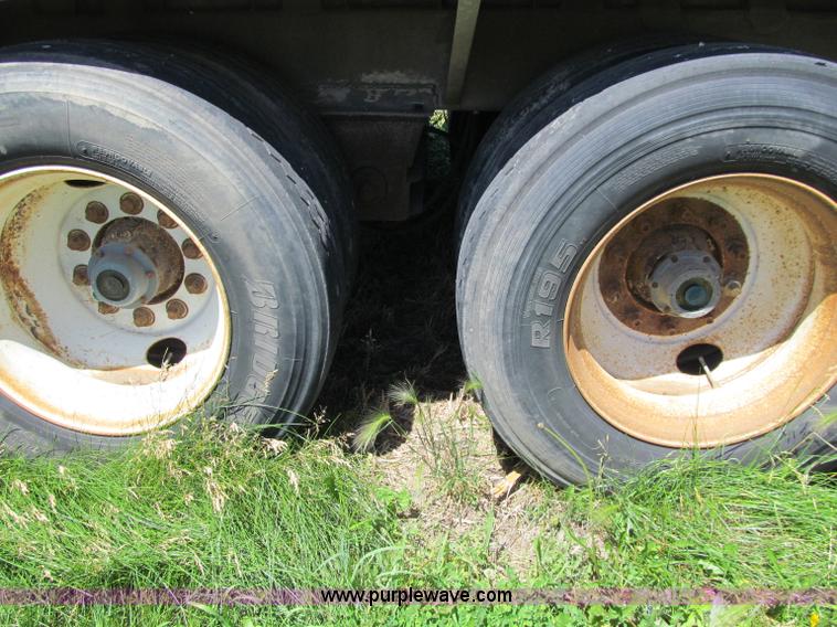 image for item A8330 1998 CEI Pacer tandem axle feed trailer