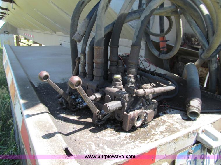 image for item A8330 1998 CEI Pacer tandem axle feed trailer