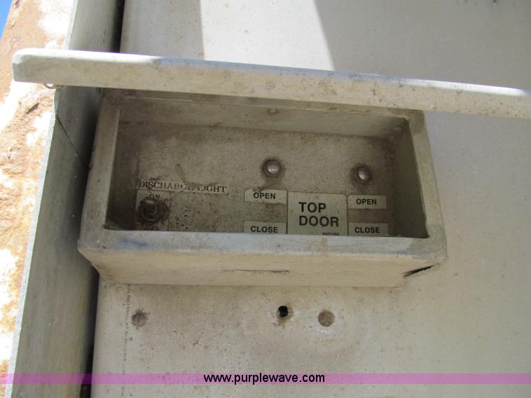 image for item A8330 1998 CEI Pacer tandem axle feed trailer