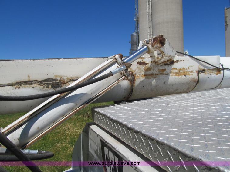 image for item A8330 1998 CEI Pacer tandem axle feed trailer