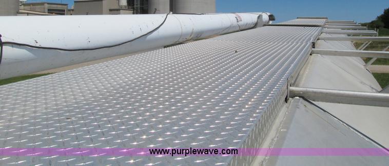 image for item A8330 1998 CEI Pacer tandem axle feed trailer