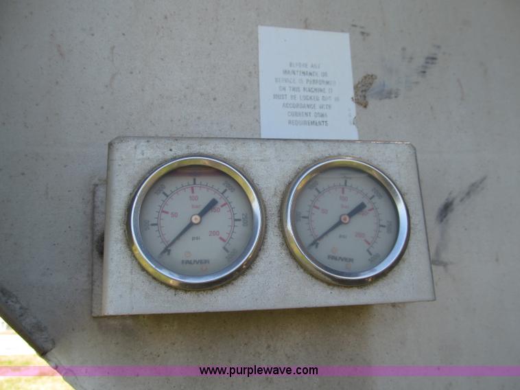 image for item A8330 1998 CEI Pacer tandem axle feed trailer