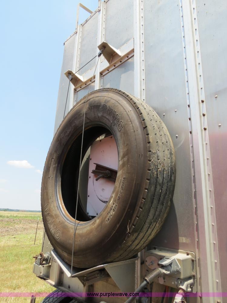 image for item B2412 2001 Barrett 50' livestock trailer