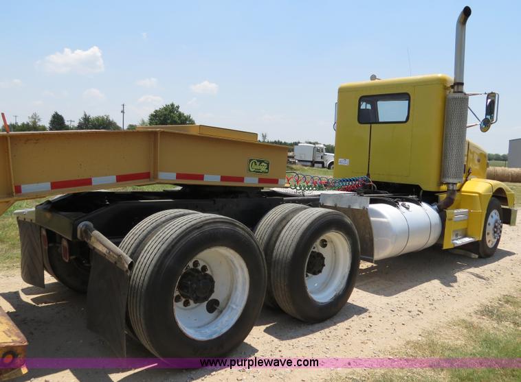 image for item B2414 1989 Peterbilt 377 semi truck