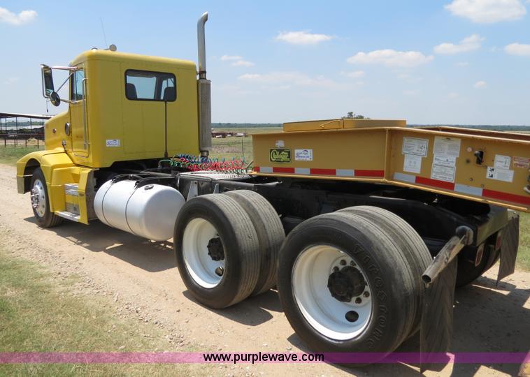 image for item B2414 1989 Peterbilt 377 semi truck