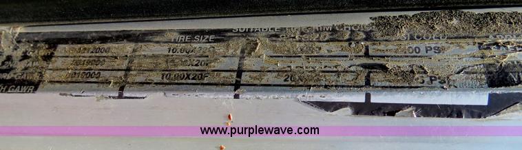 image for item B2414 1989 Peterbilt 377 semi truck