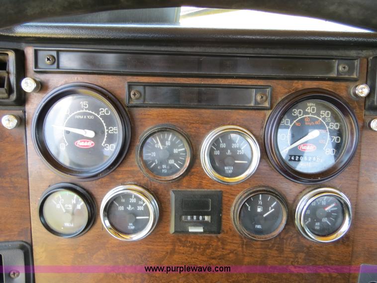 image for item B2414 1989 Peterbilt 377 semi truck