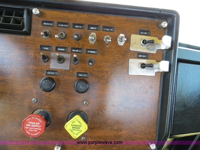 image for item B2414 1989 Peterbilt 377 semi truck