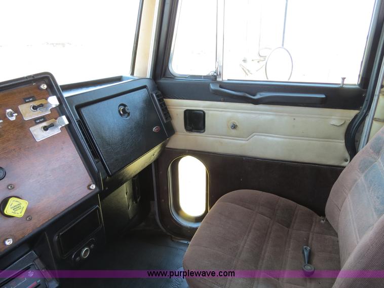 image for item B2414 1989 Peterbilt 377 semi truck