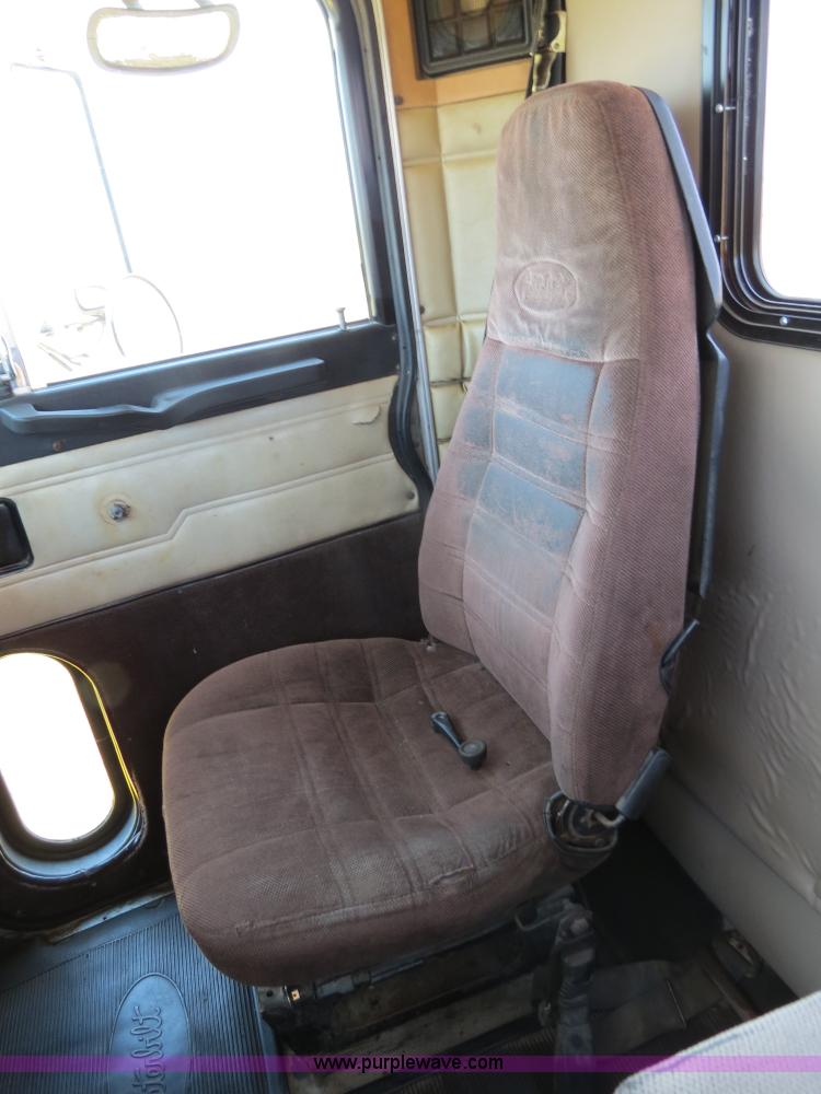 image for item B2414 1989 Peterbilt 377 semi truck