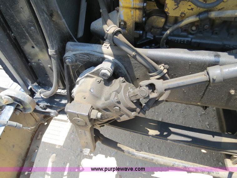 image for item B2414 1989 Peterbilt 377 semi truck