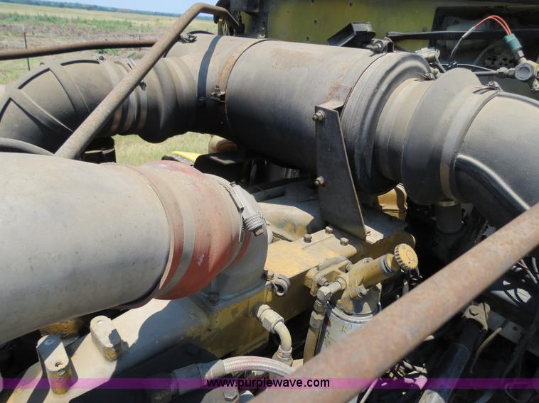 image for item B2414 1989 Peterbilt 377 semi truck