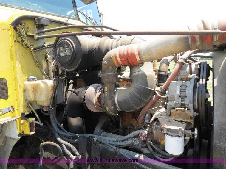 image for item B2414 1989 Peterbilt 377 semi truck