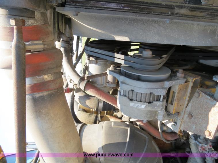 image for item B2414 1989 Peterbilt 377 semi truck