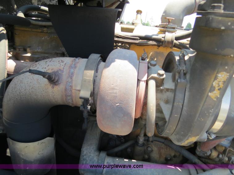 image for item B2414 1989 Peterbilt 377 semi truck