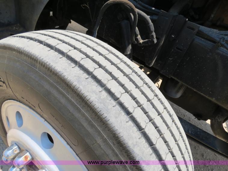 image for item B2414 1989 Peterbilt 377 semi truck