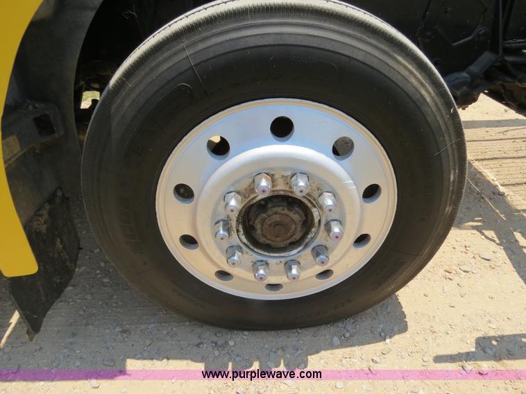 image for item B2414 1989 Peterbilt 377 semi truck