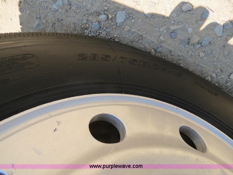 image for item B2414 1989 Peterbilt 377 semi truck