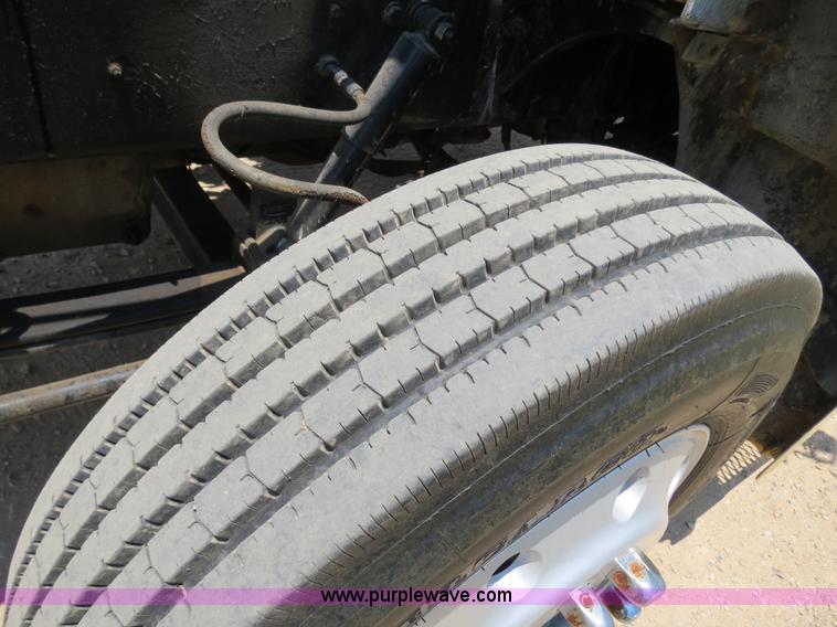 image for item B2414 1989 Peterbilt 377 semi truck