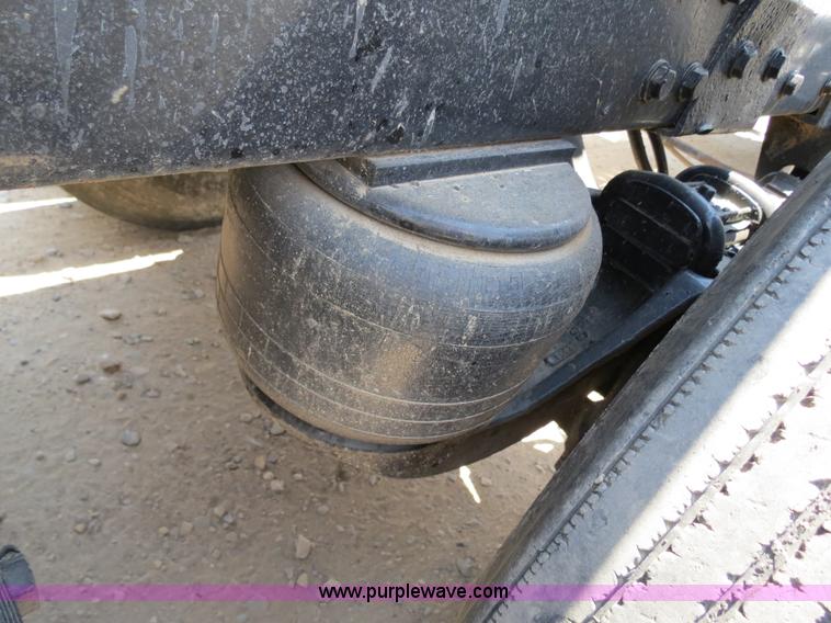 image for item B2414 1989 Peterbilt 377 semi truck