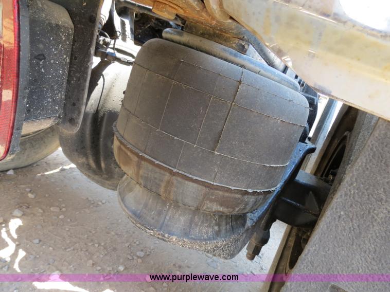 image for item B2414 1989 Peterbilt 377 semi truck