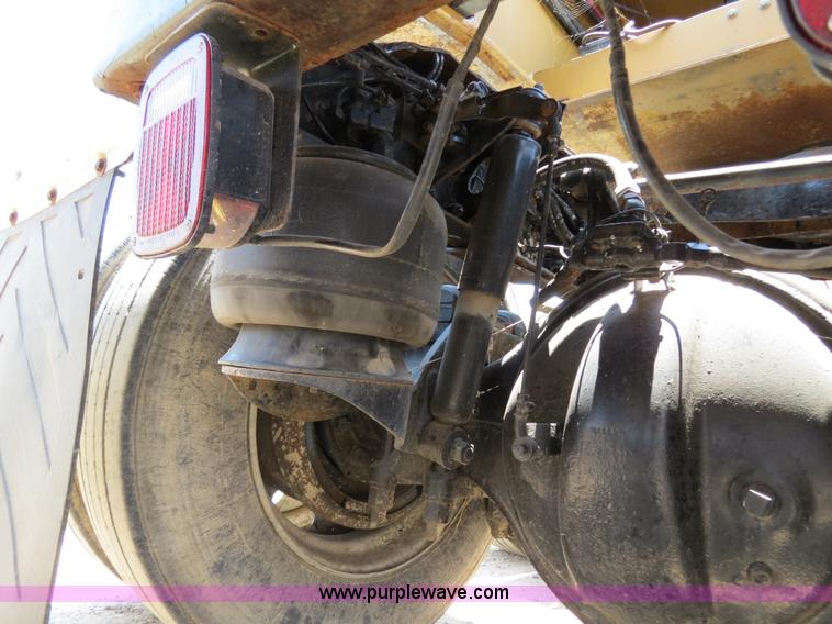 image for item B2414 1989 Peterbilt 377 semi truck