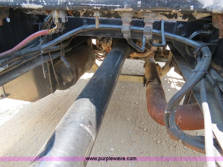 image for item B2414 1989 Peterbilt 377 semi truck