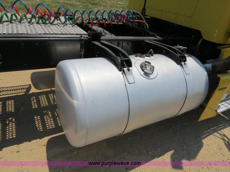 image for item B2414 1989 Peterbilt 377 semi truck