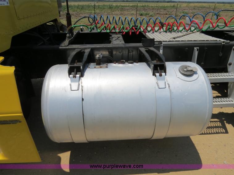 image for item B2414 1989 Peterbilt 377 semi truck