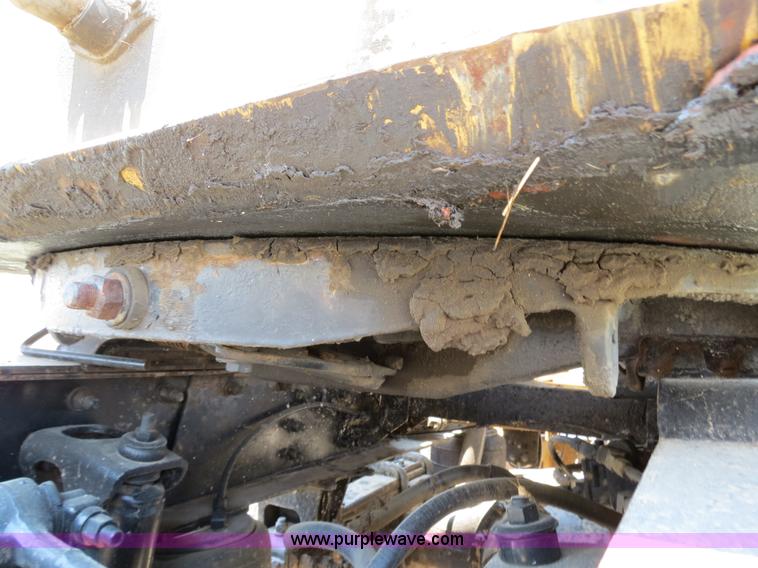 image for item B2414 1989 Peterbilt 377 semi truck