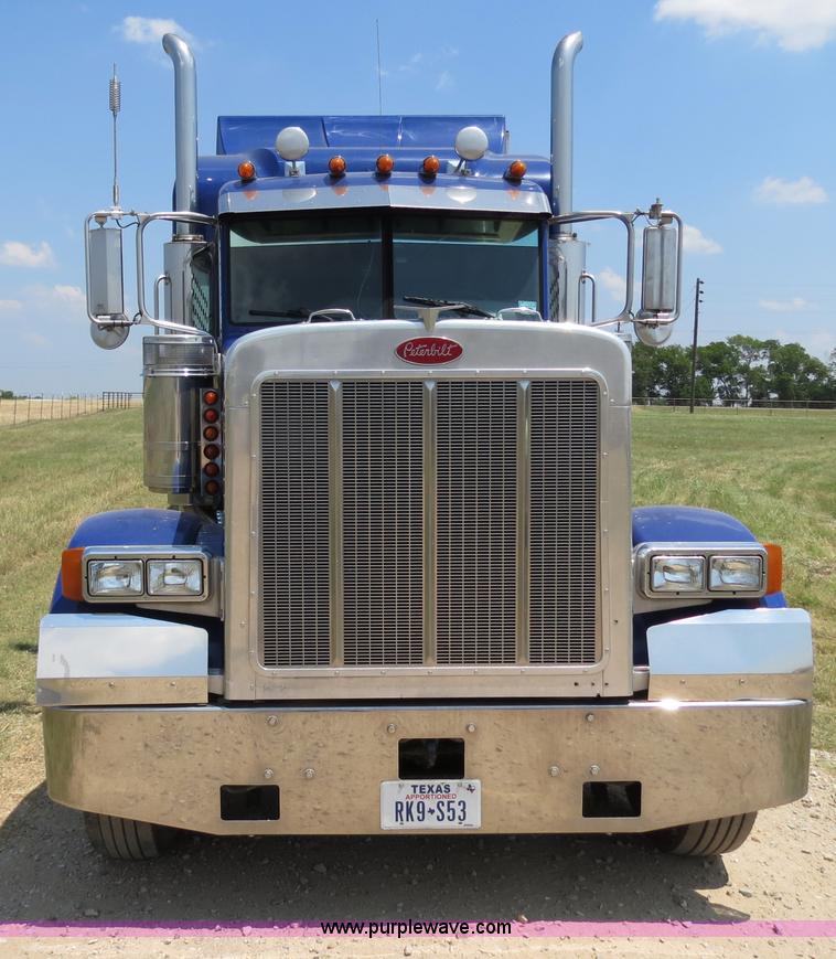 image for item B2416 2006 Peterbilt 379 semi truck