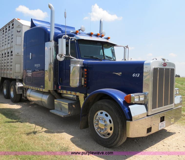 image for item B2416 2006 Peterbilt 379 semi truck