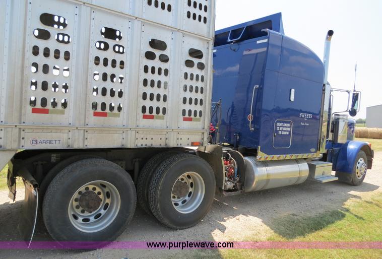 image for item B2416 2006 Peterbilt 379 semi truck