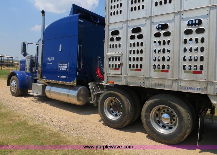 image for item B2416 2006 Peterbilt 379 semi truck