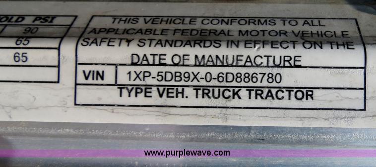 image for item B2416 2006 Peterbilt 379 semi truck