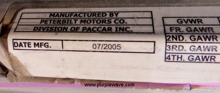 image for item B2416 2006 Peterbilt 379 semi truck