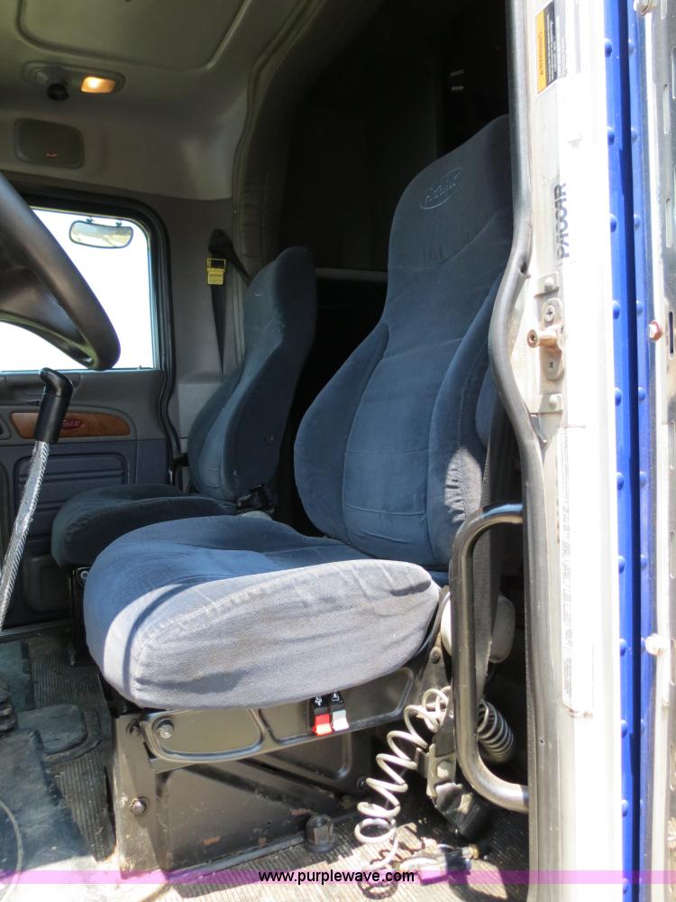 image for item B2416 2006 Peterbilt 379 semi truck