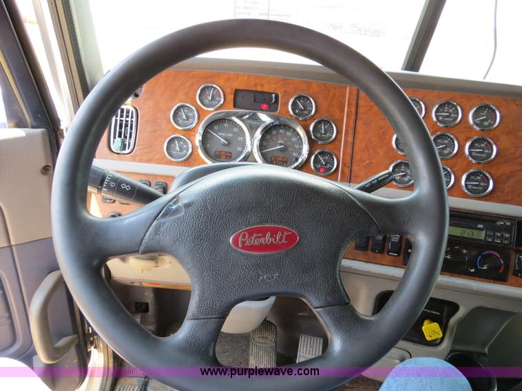 image for item B2416 2006 Peterbilt 379 semi truck