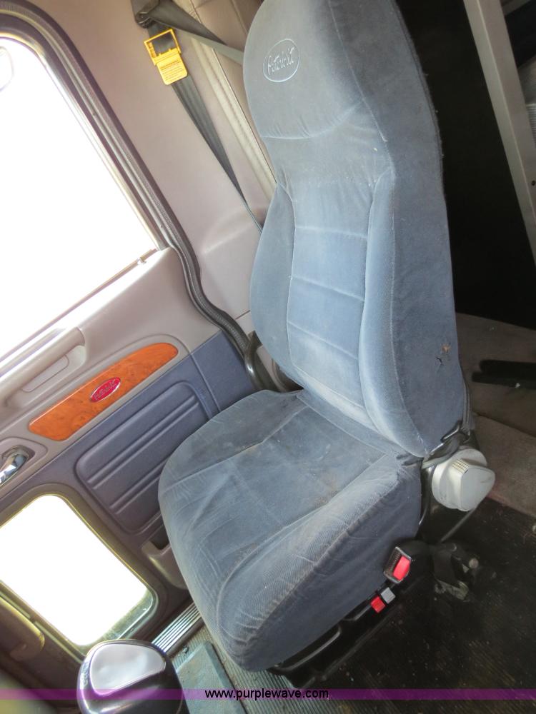 image for item B2416 2006 Peterbilt 379 semi truck