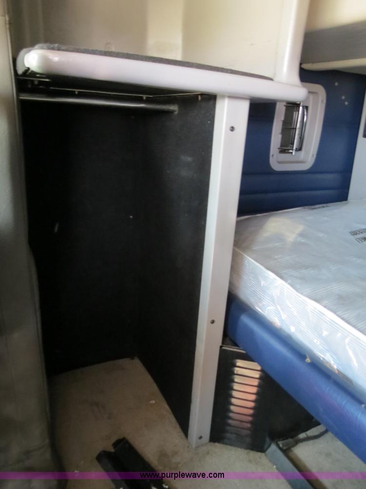 image for item B2416 2006 Peterbilt 379 semi truck