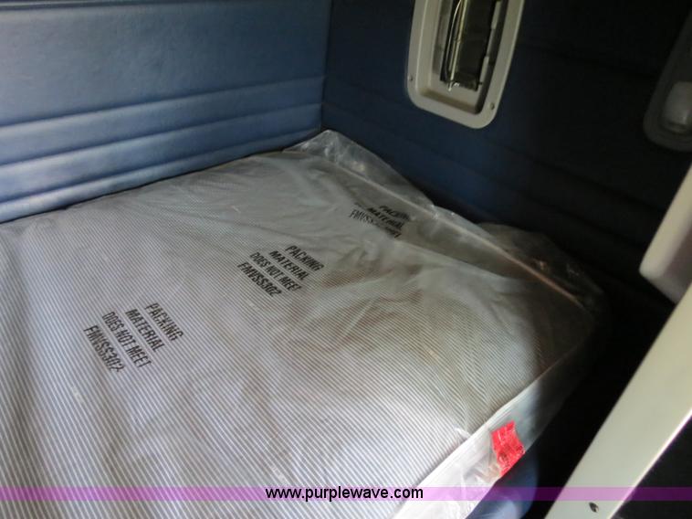 image for item B2416 2006 Peterbilt 379 semi truck