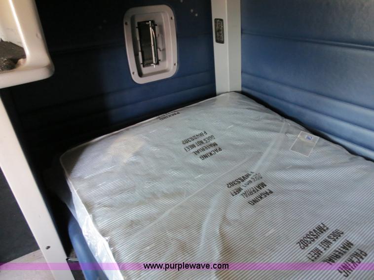 image for item B2416 2006 Peterbilt 379 semi truck