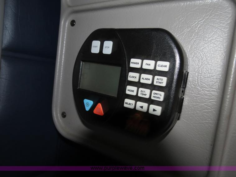 image for item B2416 2006 Peterbilt 379 semi truck