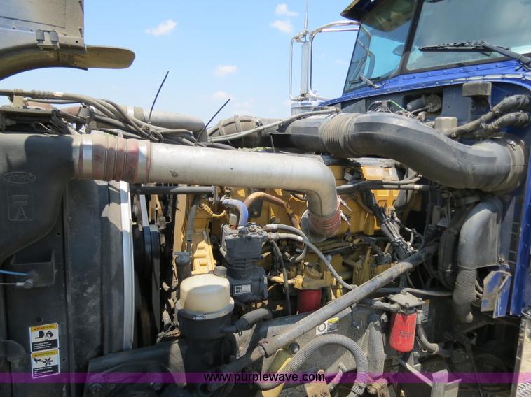 image for item B2416 2006 Peterbilt 379 semi truck