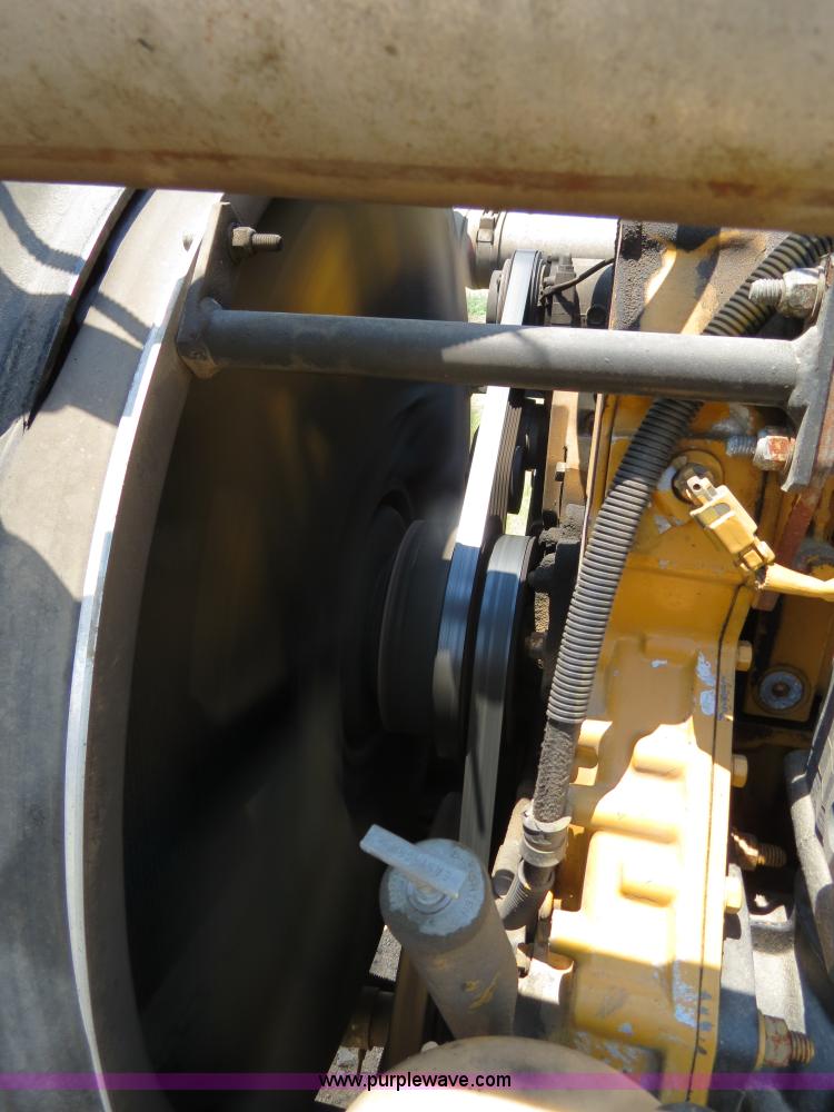 image for item B2416 2006 Peterbilt 379 semi truck