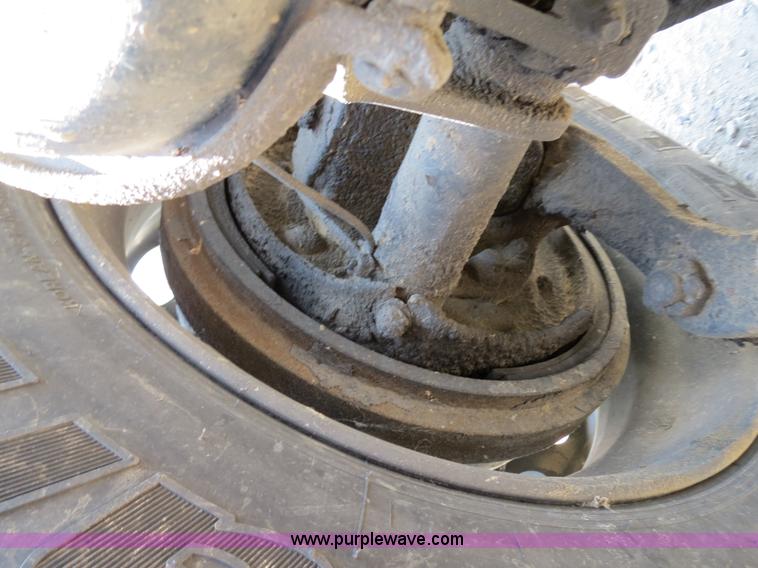 image for item B2416 2006 Peterbilt 379 semi truck